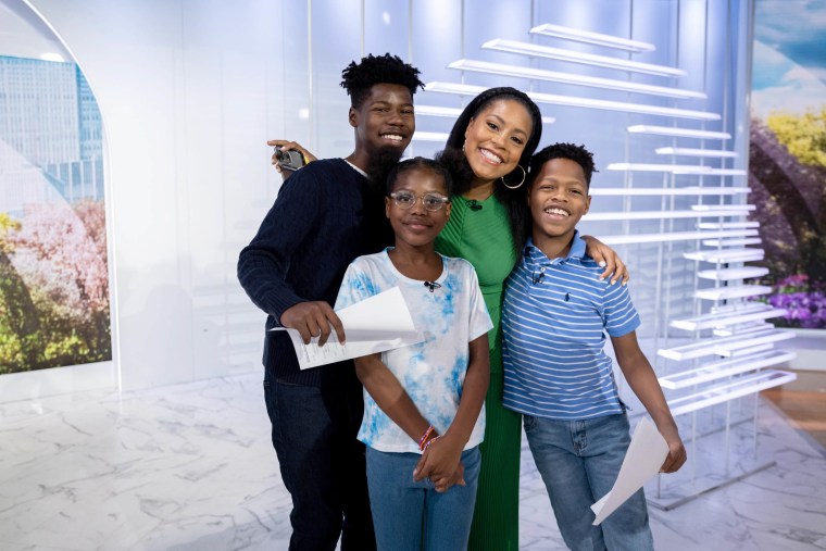 Sheinelle Jones e seus filhos, Kayin, Clara e Uche, em 27 de abril de 2023.