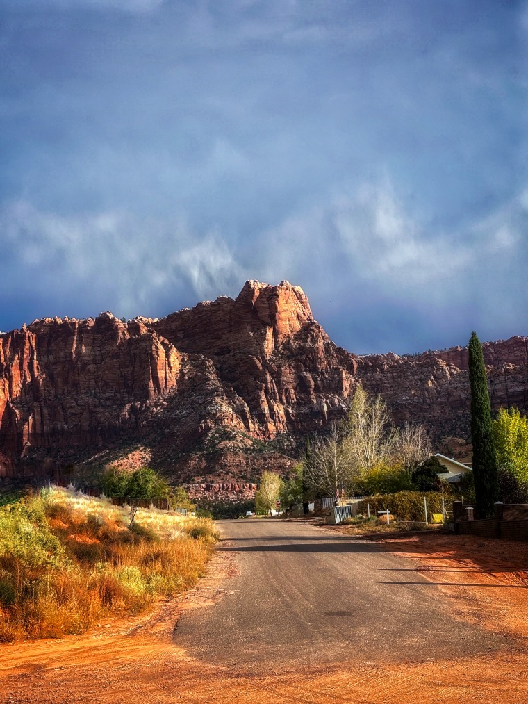 As comunidades de Short Creek, Hilldale, Utah, e Colorado City, Arizona, que ficam na fronteira entre Utah e Arizona.