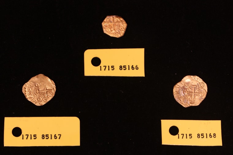 El oro se recuperó de los restos de la flota de tesoros de 1715 en Vero Beach, Florida.