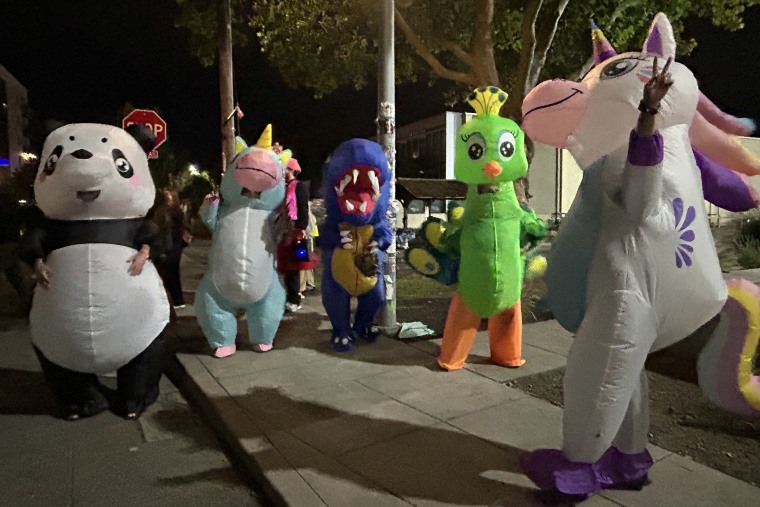 Protests in Portland outside the ICE facility on Thursday, Oct. 9 2025.