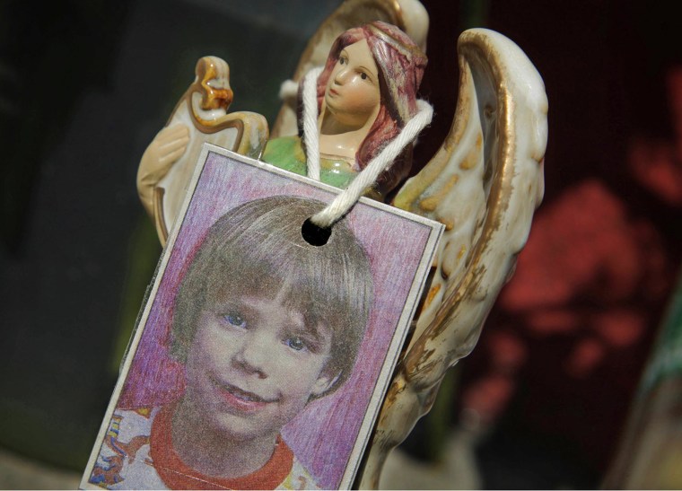 Man convicted in 1979 kidnapping and killing of Etan Patz must be retried by June, judge rules Etan Patz