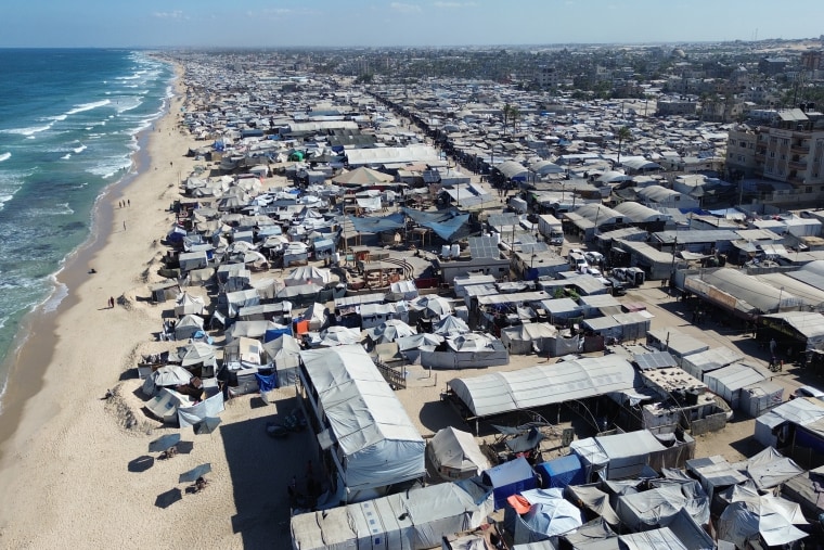 Thousands of Palestinian families continue to stay in tents after the ceasefire in Gaza