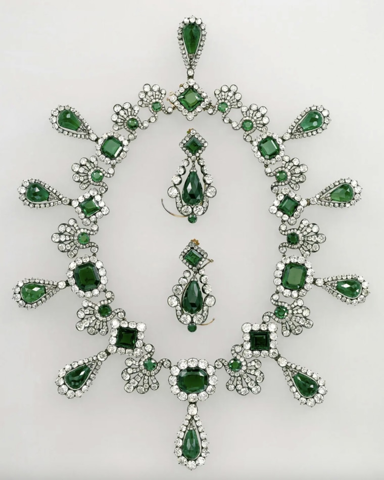 Collar y pendientes del traje de emperatriz María Luisa.