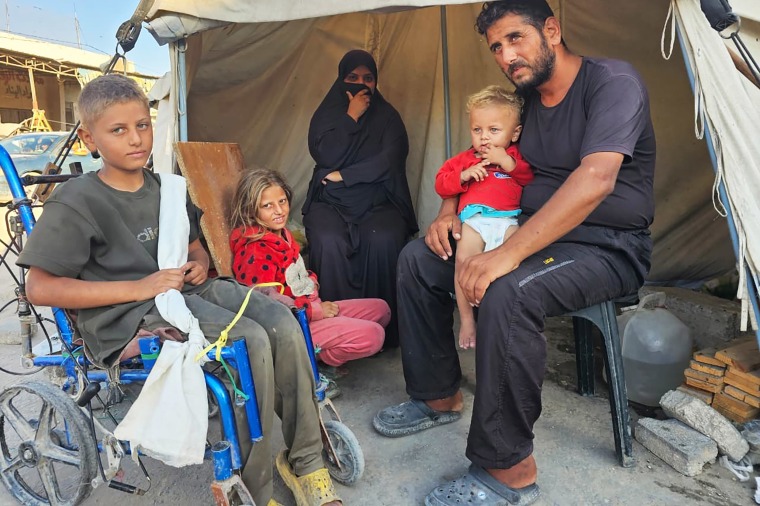 Sohaib Ibrahim Abu Jamea dan keluarganya.