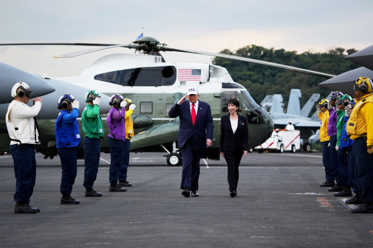 Gambar: Presiden AS Trump mengunjungi USS George Washington di Jepang