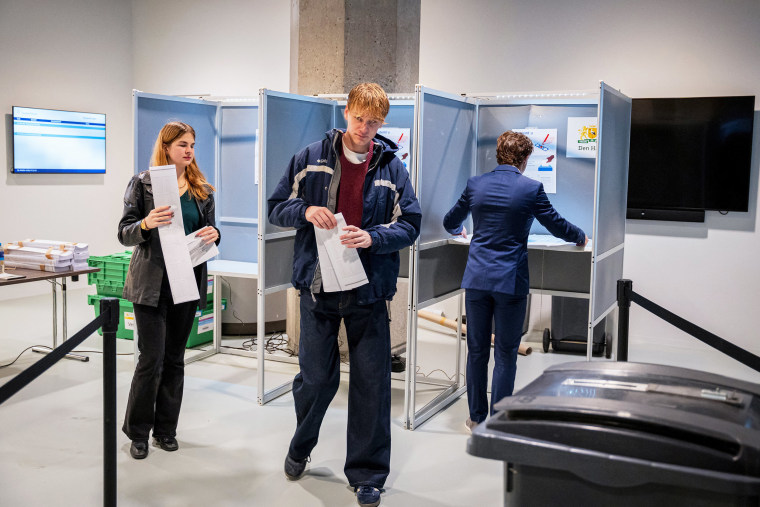 Image: NETHERLANDS-POLITICS-VOTE