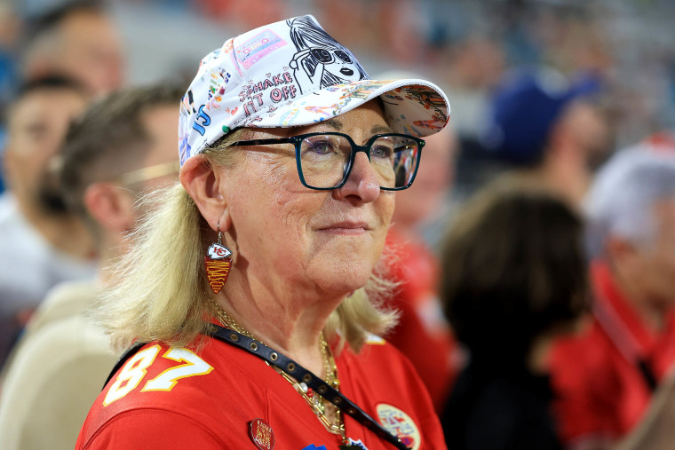 Donna Kelce Wore a Taylor Swift Hat to ChiefsJaguars Game