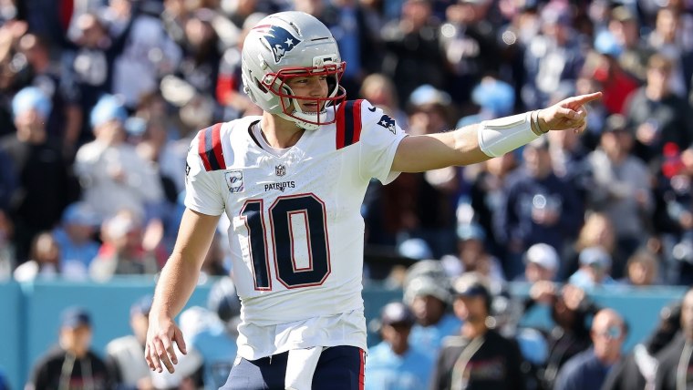 Tony Dungy, Rodney Harrison and Jac Collinsworth commend Mike Vrabel for not making his return to Tennessee about himself, examine “tremendous” QB play and discuss their potential.