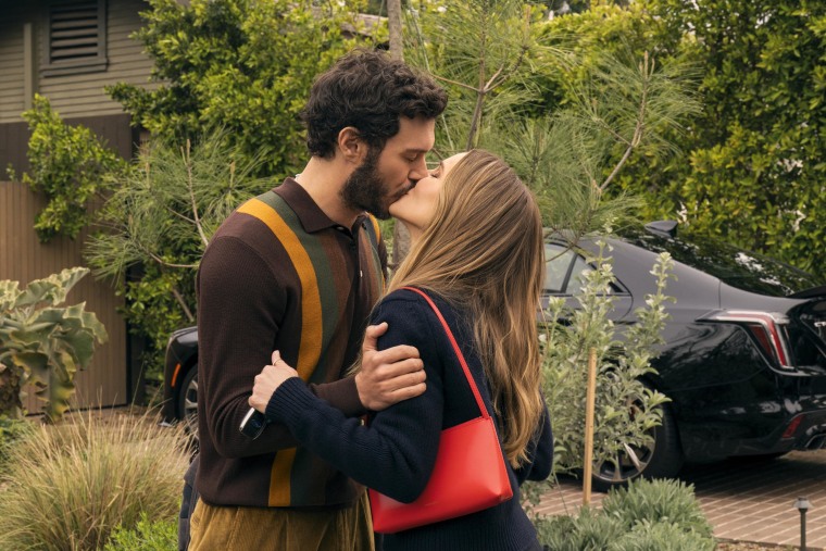 Adam Brody as Noah, Kristen Bell as Joan in episode 207 of Nobody Wants This. 