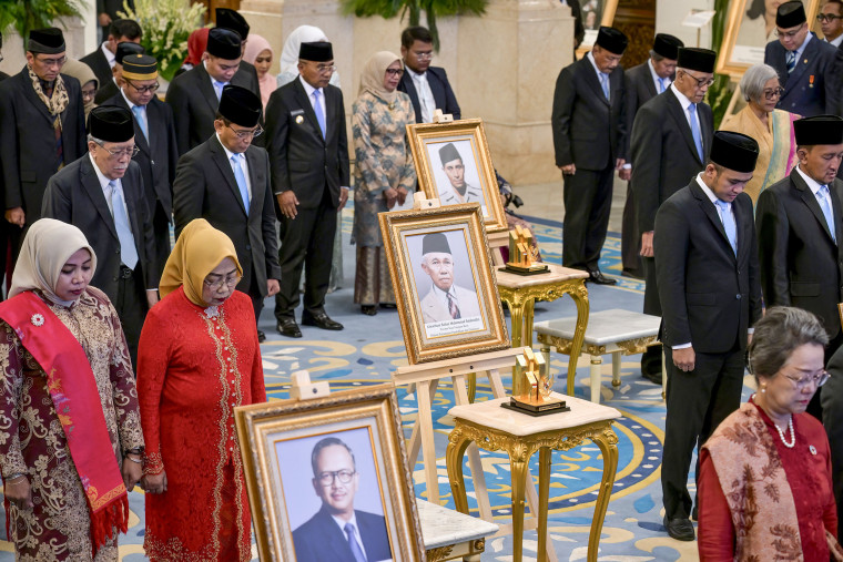  Indonesia added former president Suharto to a list of national heroes during a ceremony on November 10, despite objections from activists and academics over the deceased military dictator's human rights record. 
