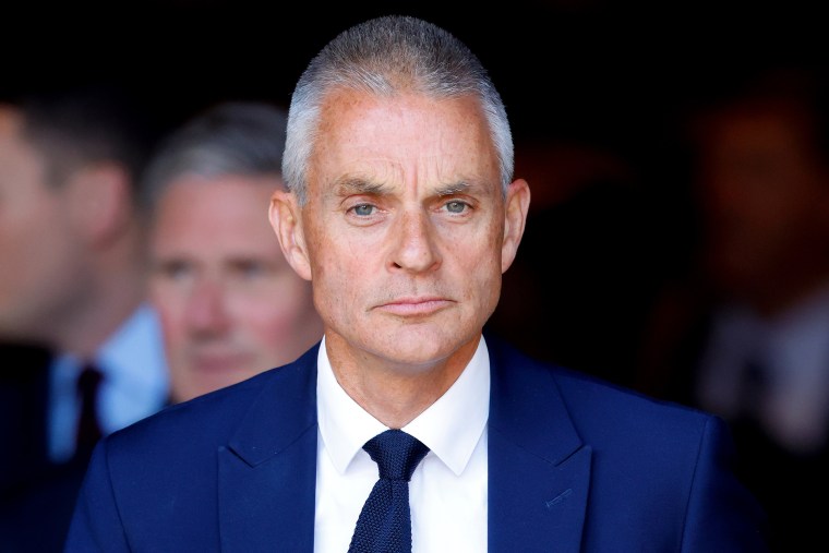 Dimite el director general de la BBC, Tim Davie.