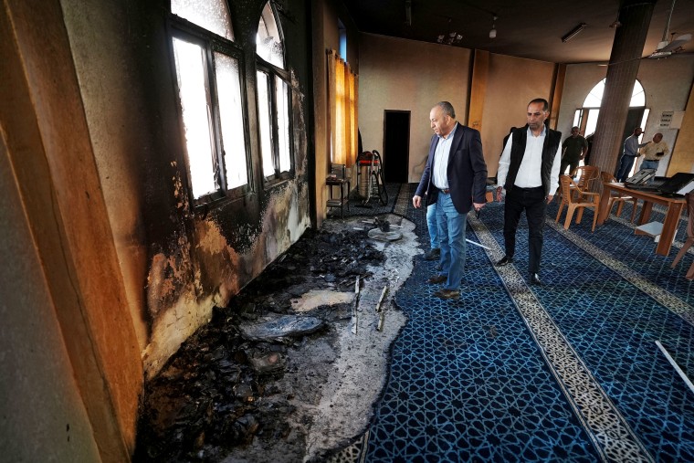 Israeli raiders set fire to a mosque in West Bank