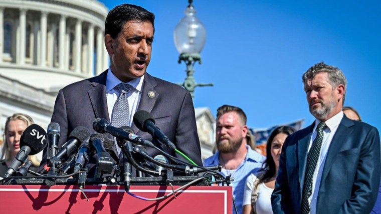 O deputado Ro Khanna, D-Calif., e o deputado Thomas Massey, R-Ky.