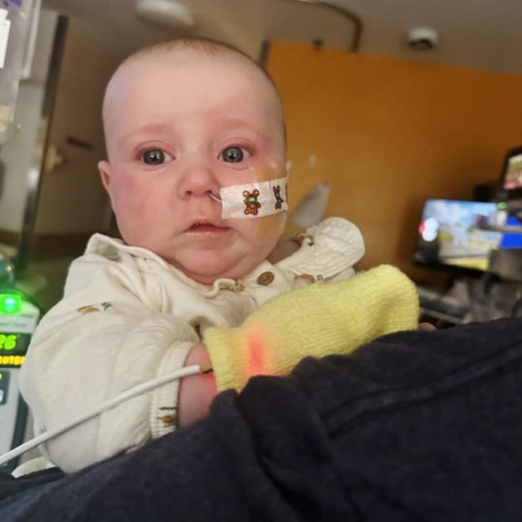     Hannah Everett's daughter, Piper, is in the hospital.