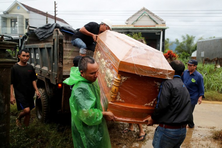 Image: TOPSHOT-VIETNAM-WEATHER-FLOOD