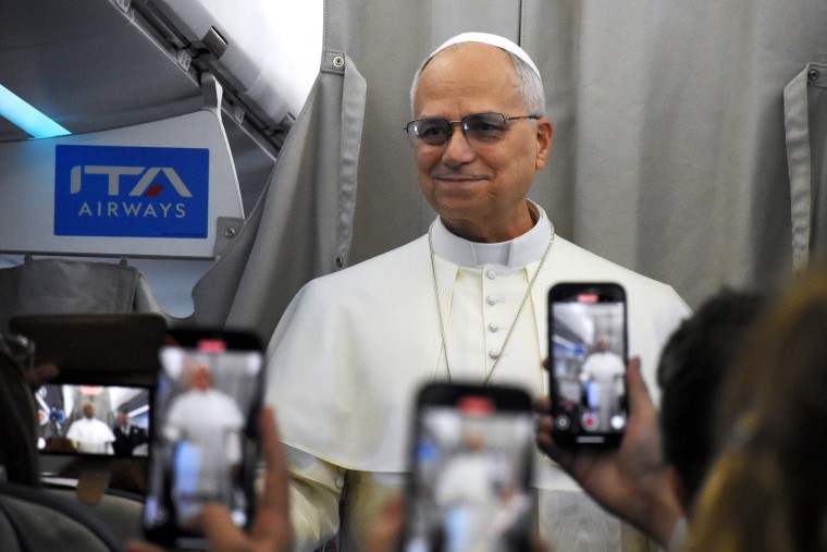 Papa Leão XIV chegou a Ancara em sua primeira visita ao exterior