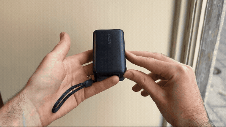 A video of the writer pulling out the retractable cable on the Anker Nano Power Bank before letting it roll back into the power bank.