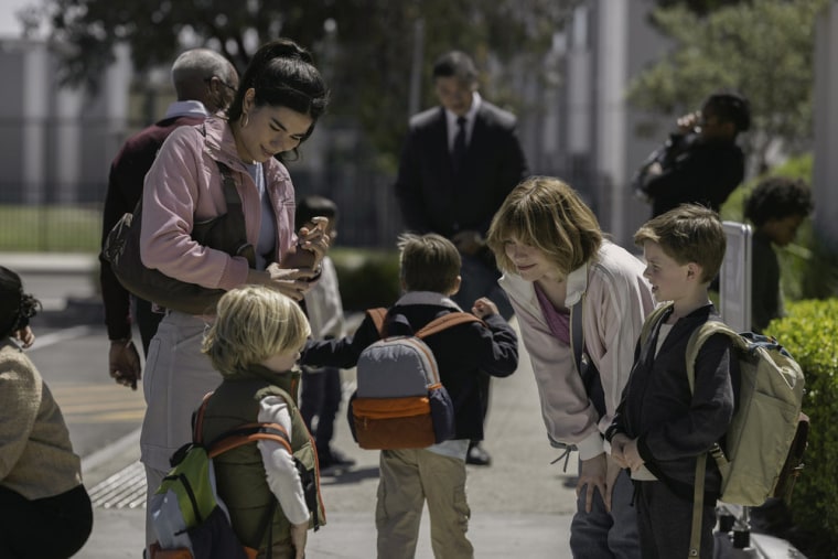 Kartiah Vergara como Ana, Duke McCloud como Milo e Sophia Lillis como Carrie em 
