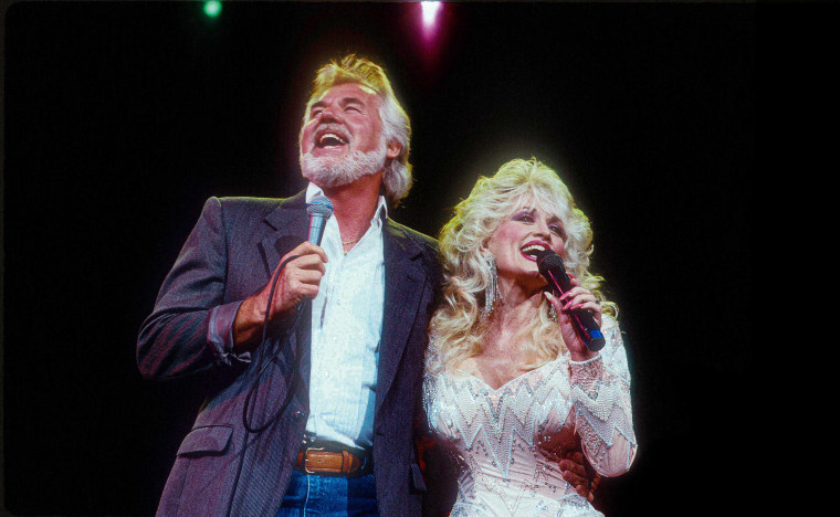 Dolly Parton & Kenny Rogers  live in 1989. 