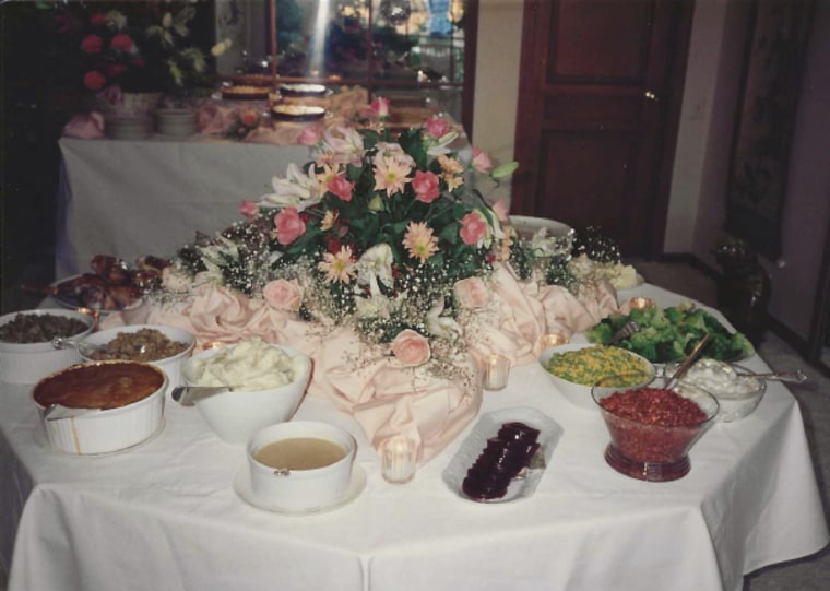 Buffet de jantar de Ação de Graças na casa de Elizabeth Taylor.