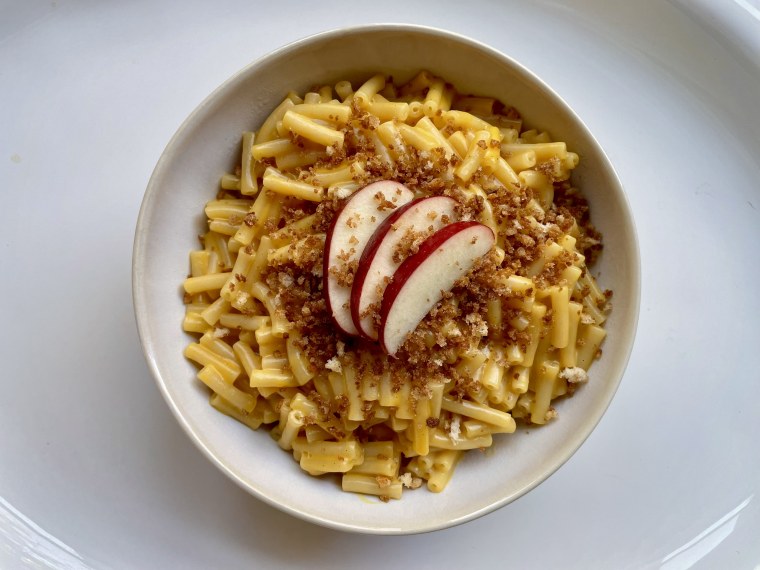 It’s good enough on its own, but adding fresh apple and spiced breadcrumbs kicks Apple Pie Mac up a notch.