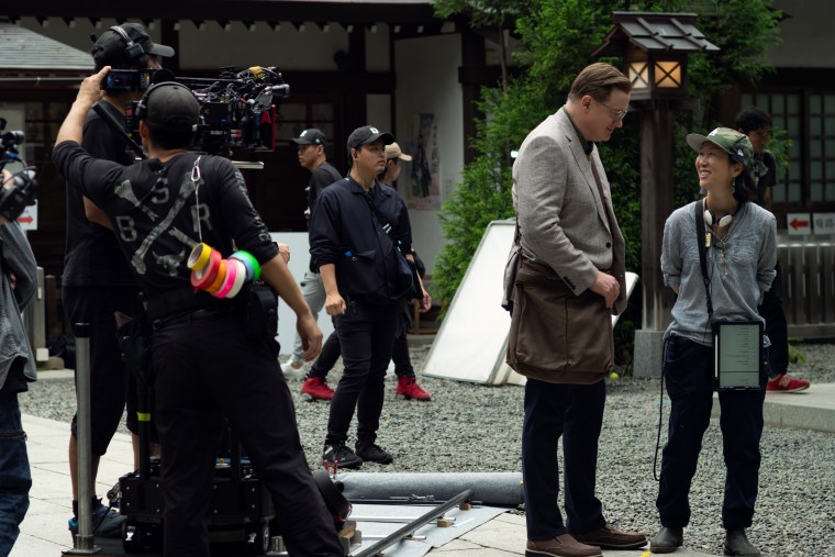 Diretor Hikari com Brendan Fraser no set de 