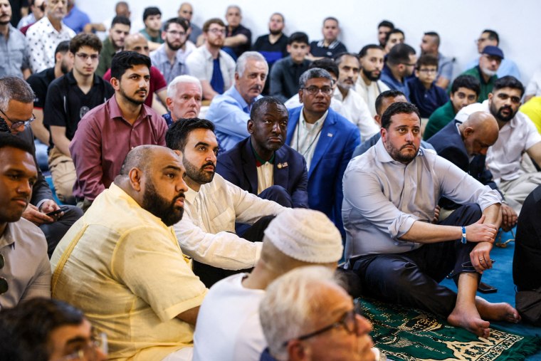New York mayor-elect Mamdani visits a mosque in Puerto Rico