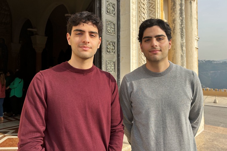 Giovanni Lteif, 21 años, y su hermano gemelo Charbel. 
