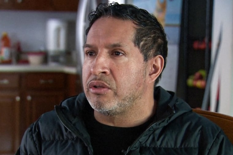 Anjo Alvarado está falando