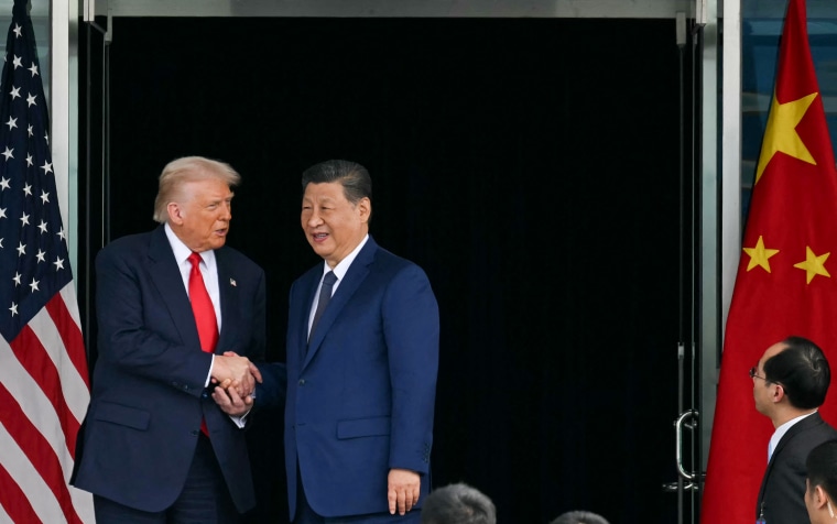 President Donald Trump and Chinese President Xi Jinping at Gimhae Air Base in South Korea on Oct. 30.