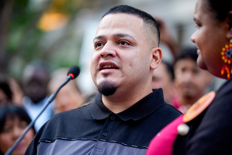 Imagen: Kilmar Abrego García se Registra En La Oficina De Baltimore ICE Después De Sar liberado De La Cárcel