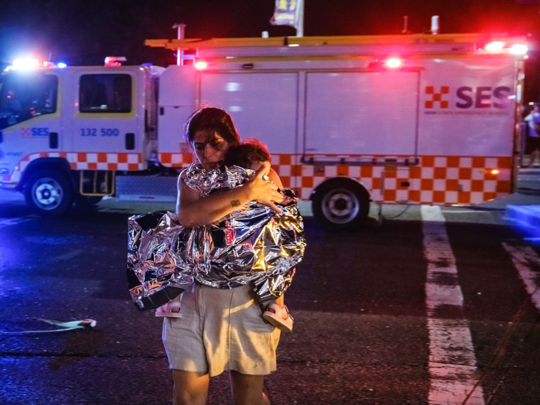 Tiroteo en playa de Australia deja al menos 16 muertos