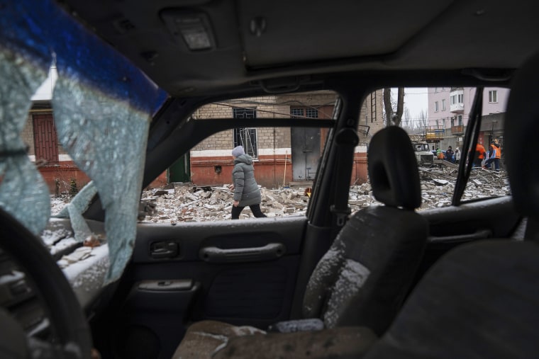 Serangan udara malam hari merusak kawasan pemukiman Kramatorsk