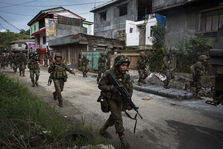Filipino Troops Battle ISIS Militants In Marawi City