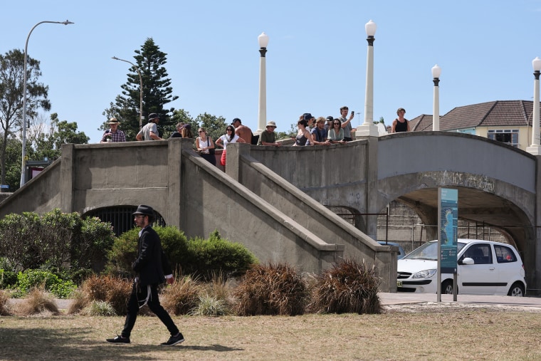 Bondi Bridge reopen