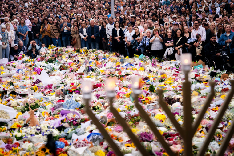 Image: Australia Reacts To Mass Shooting At Bondi Beach