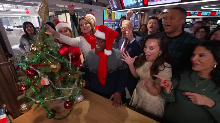 Surpresa! A equipe do WNBC mergulhou na alegria do Natal depois que a família TODAY entregou sua árvore.