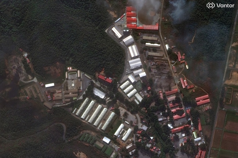 Una imagen satelital muestra los daños ocasionados en Fuerte Tiuna luego del ataque de EE.UU. en Caracas, Venezuela, el 3 de enero de 2026.