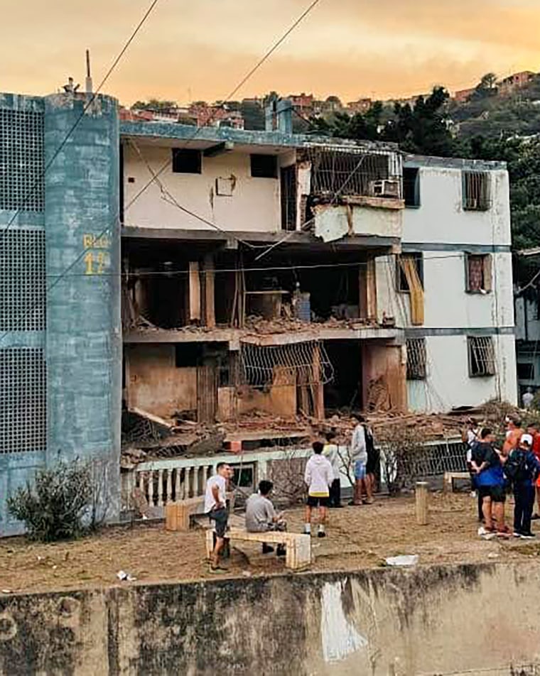 Imágenes de los daños tras el ataque estadounidense en La Guaira, Venezuela, el 3 de enero de 2026.