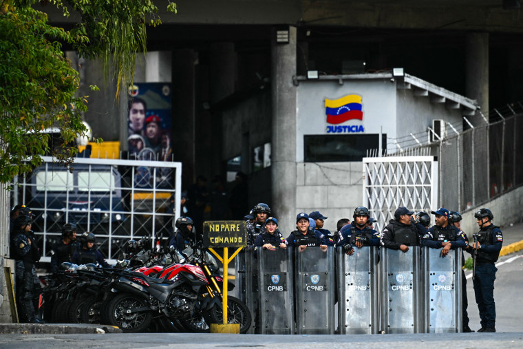 Image: Security forces stand guard at the entrance of the El Helicoide