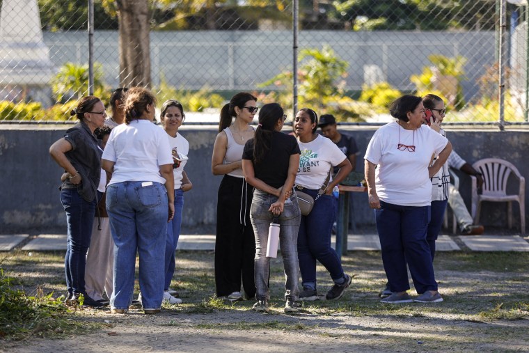 Image: Relatives of prisoners wait in front of El Rodeo jail 