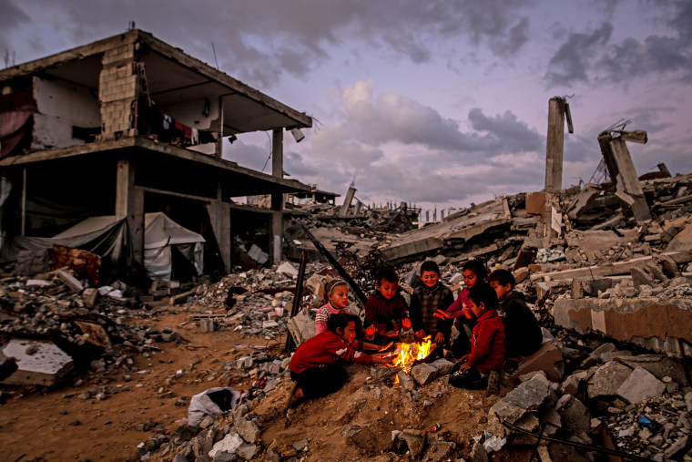 Harsh weather conditions in Gaza worsen the lives of displaced people