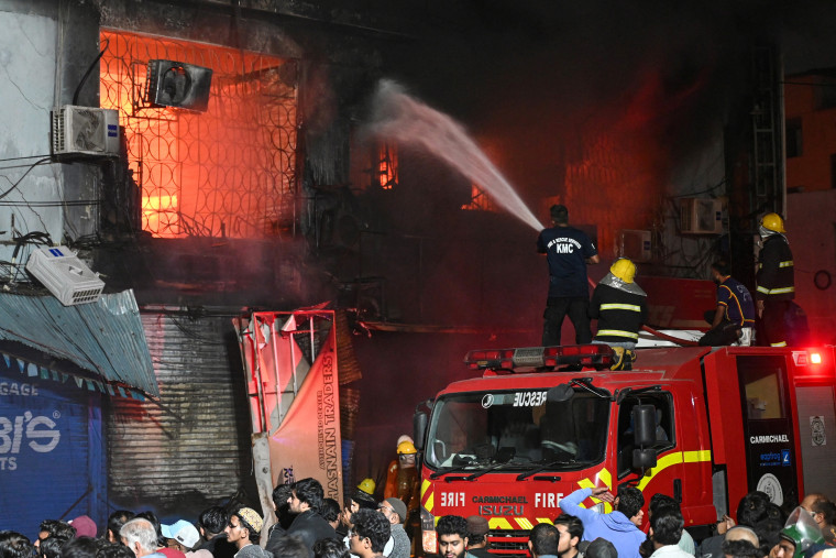 Image: TOPSHOT-PAKISTAN-FIRE