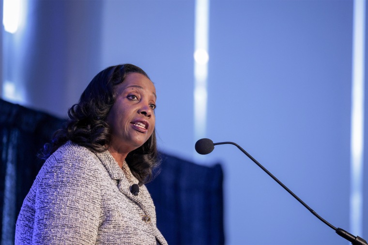 A governadora do Federal Reserve, Lisa Cook, fala na Universidade de Georgetown