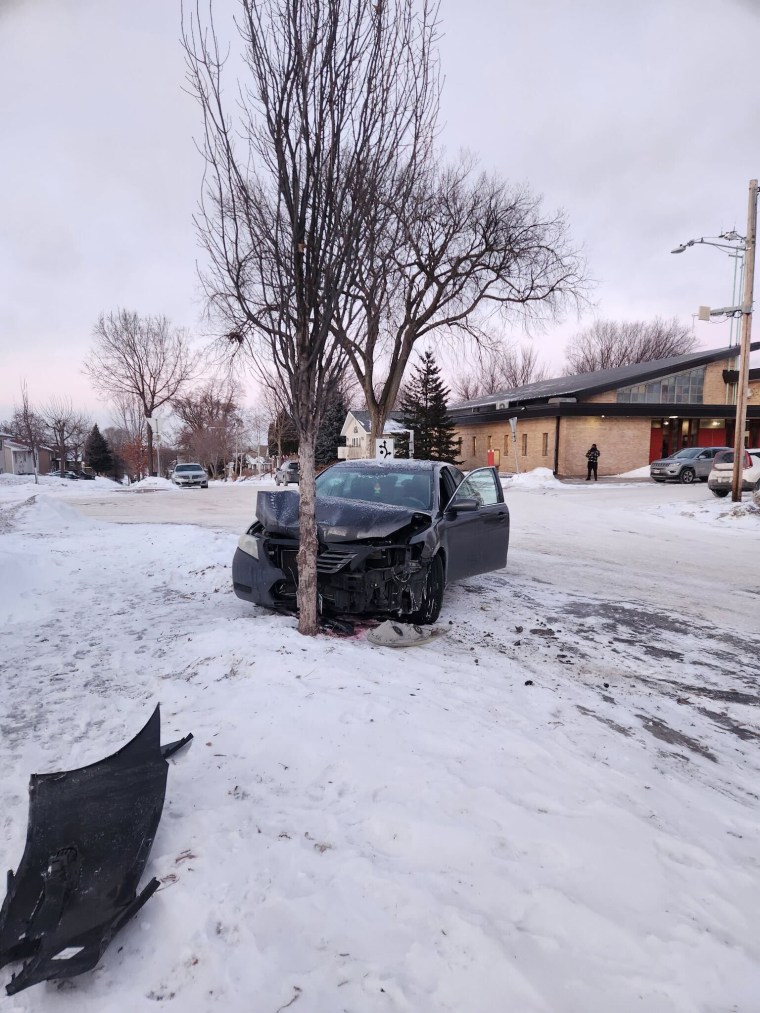 Video shows teen chased and detained by Border Patrol in Minneapolis after crash插图1 On January 22, Border Patrol agents were conducting targeted immigration enforcement operations in Minneapolis when they attempted to stop a black Toyota Camry.