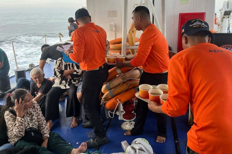 Image: TOPSHOT-PHILIPPINES-TRANSPORT-ACCIDENT