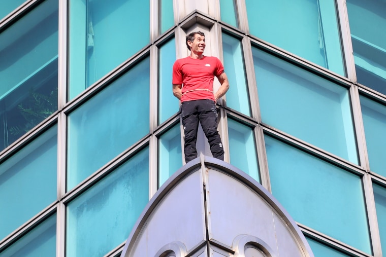 American Climber Alex Honnold Climbs Taipei 101 Building