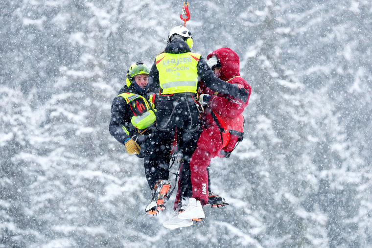 Lindsey Vonn being airlifted to the hospital