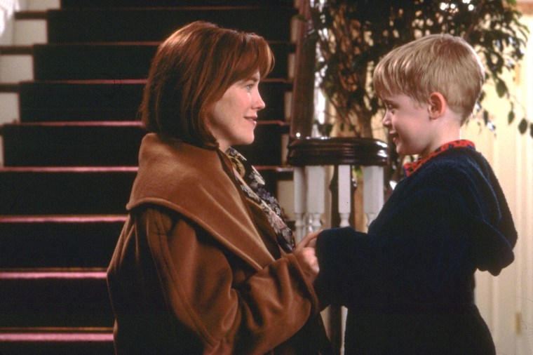 Catherine O'Hara and Macaulay Culkin in "Home Alone."