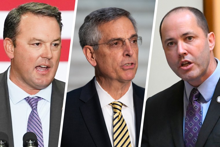 O vice-governador da Geórgia, Bart Jones, Brad Raffensperger, o secretário de Estado da Geórgia e o procurador-geral da Geórgia, Chris Carr